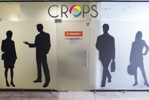 Opremanje izloga folijom, reklamna agencija